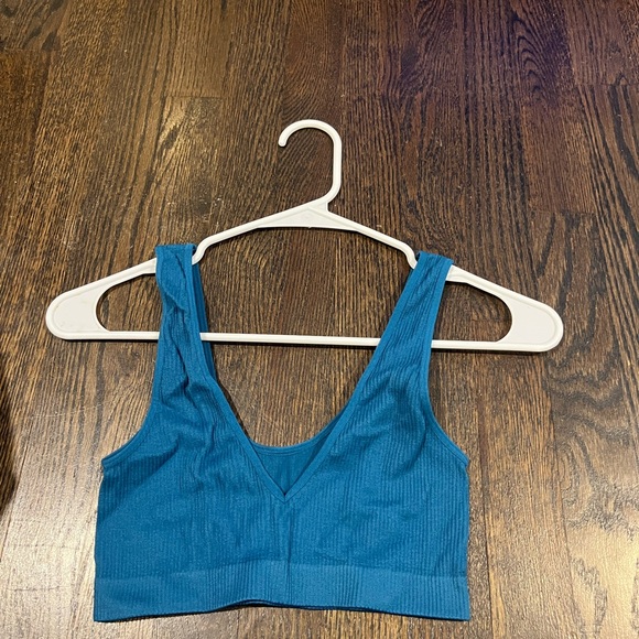 Colsie athletic too - Picture 2 of 2